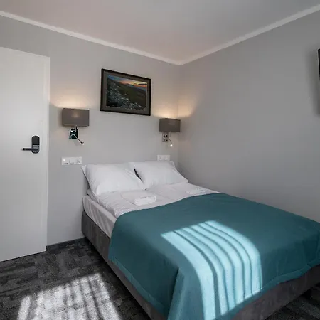 Everest Nocleg ze śniadaniem 3*