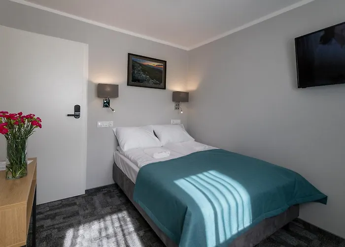 Everest Bed & Breakfast 3*